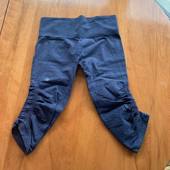 lululemon Taryn Toomey Awakening Crop size 4 - Picture 2 of 4